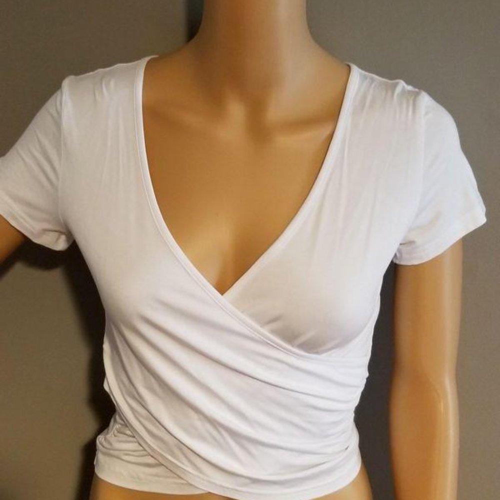 Small Low V-neck White Crop Top